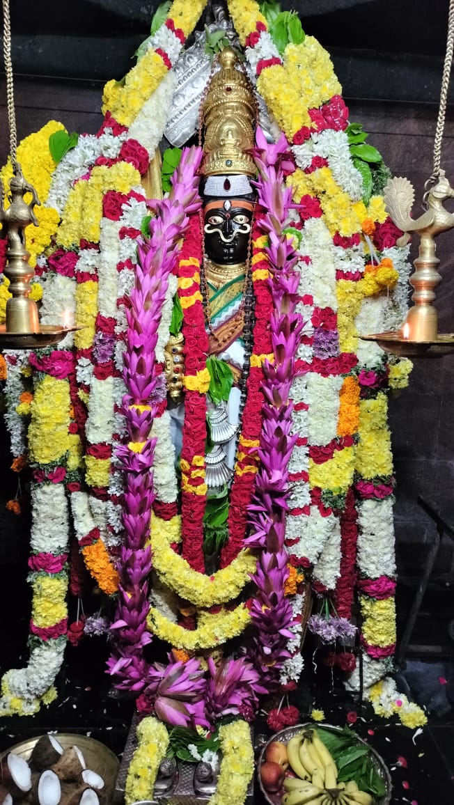 భద్రకాళి అమ్మవారికి కుంకుమ అర్చన
